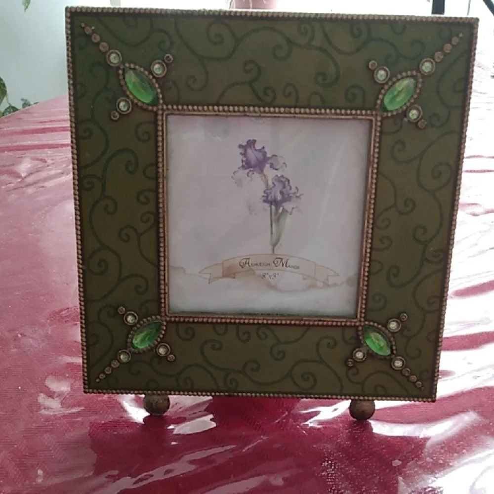 Elegant Green Photo Frame with Gem Accents